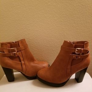 Very comfortable and casual boots.